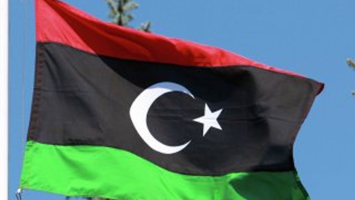 Libya'da kaçak petrol taşıyan tanker durduruldu