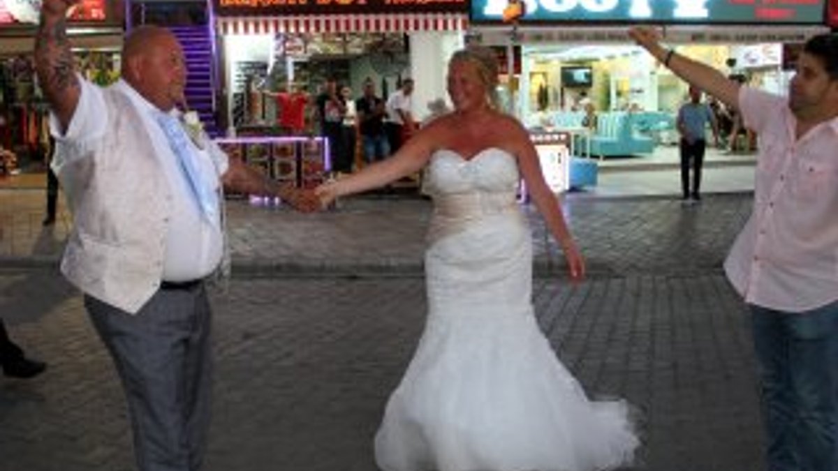 Muğla'da İngiliz çifte Türk düğünü