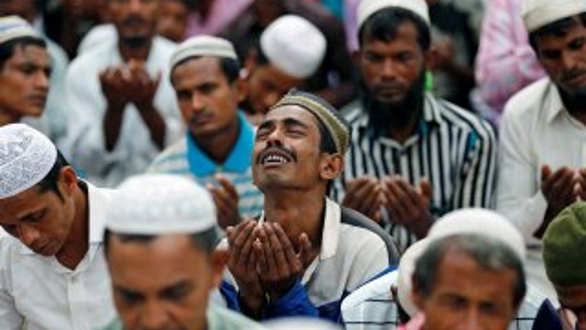 Arakanlı Müslümanlar Gözyaşları içinde dua etti