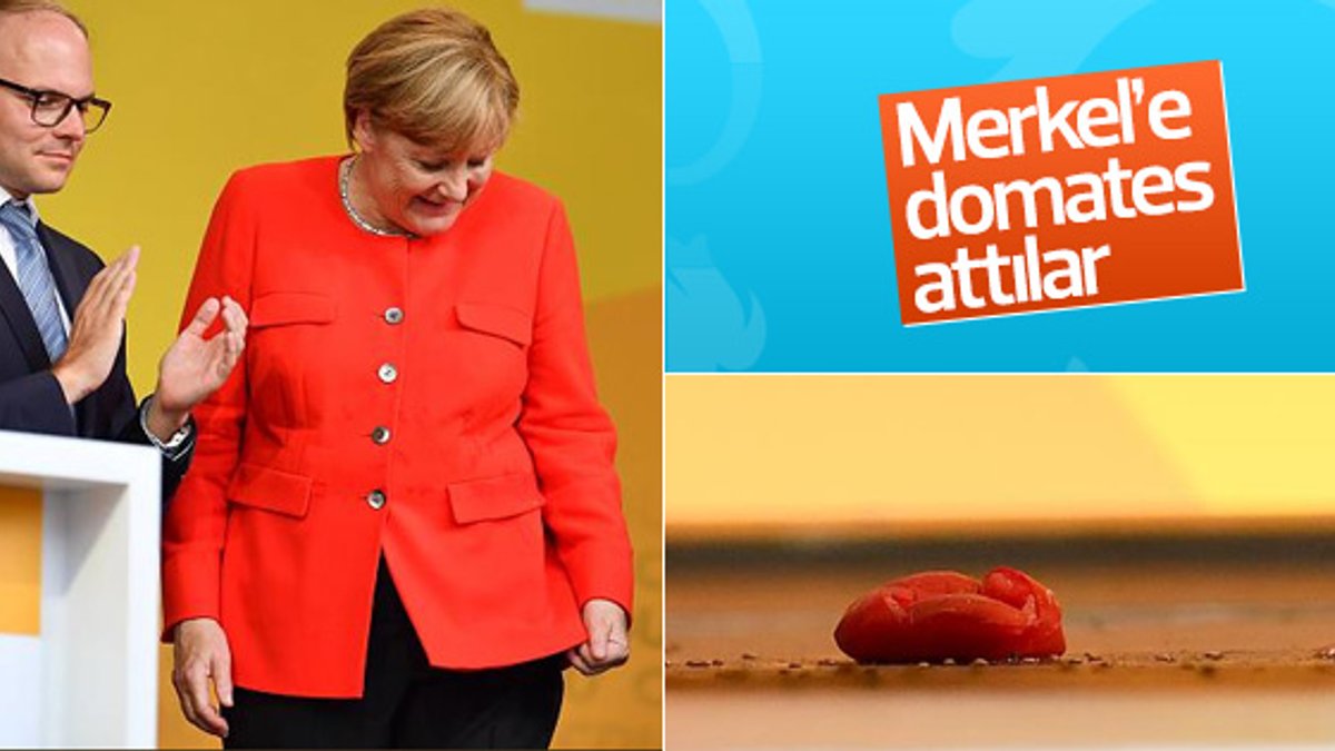 Merkel'e domatesli protesto