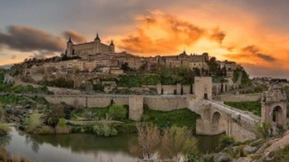 Görkemli yapılarıyla büyüleyen şehir Toledo