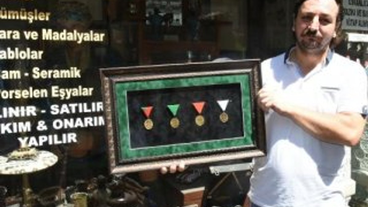 Dedelerinin İstiklal madalyalarını satıyorlar