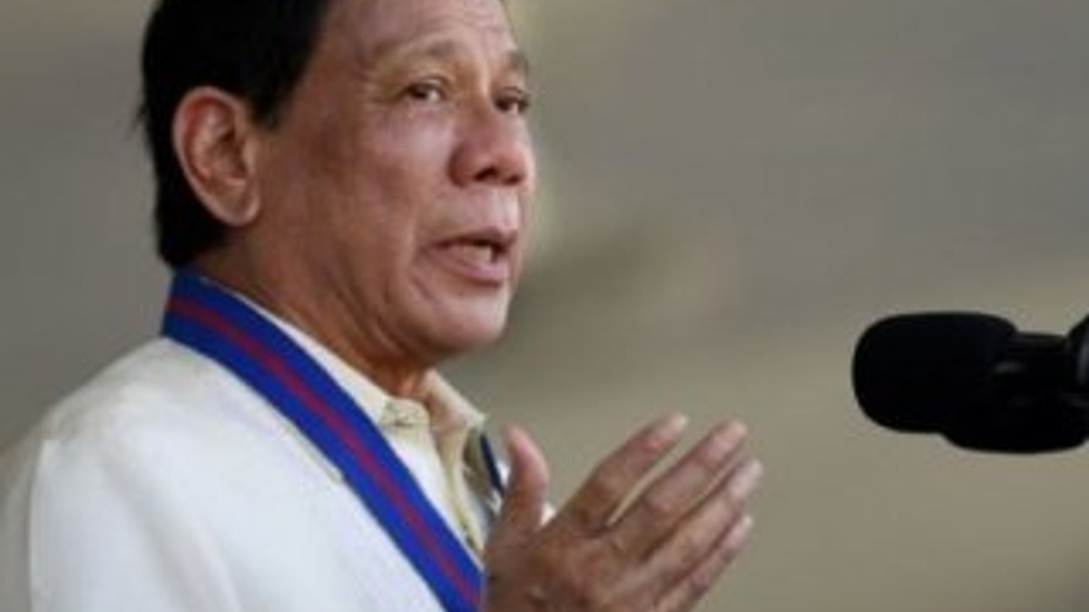 Duterte, İnsan Hakları Komisyonu'nun bütçesini düşürdü
