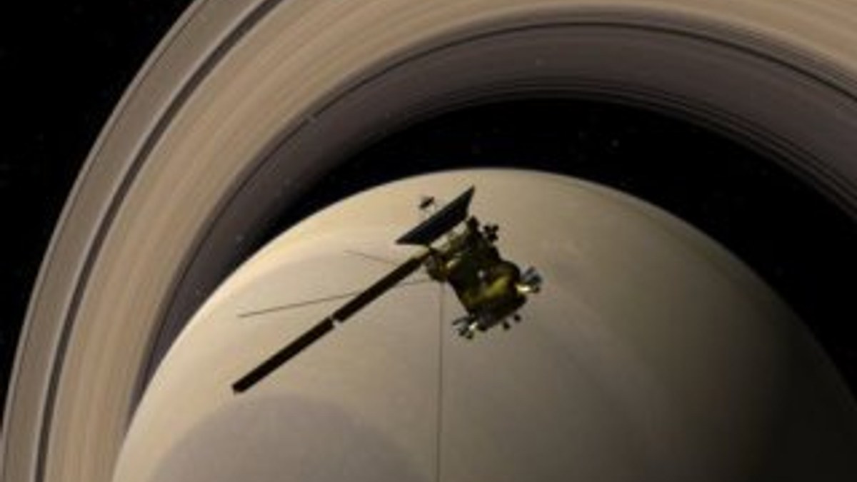 Cassini uydusu Satürn'e düştü