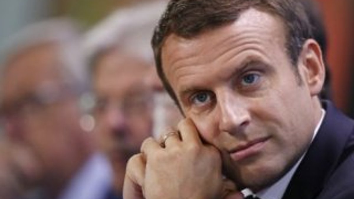 Macron Katar'a ambargonun kalkmasını istedi