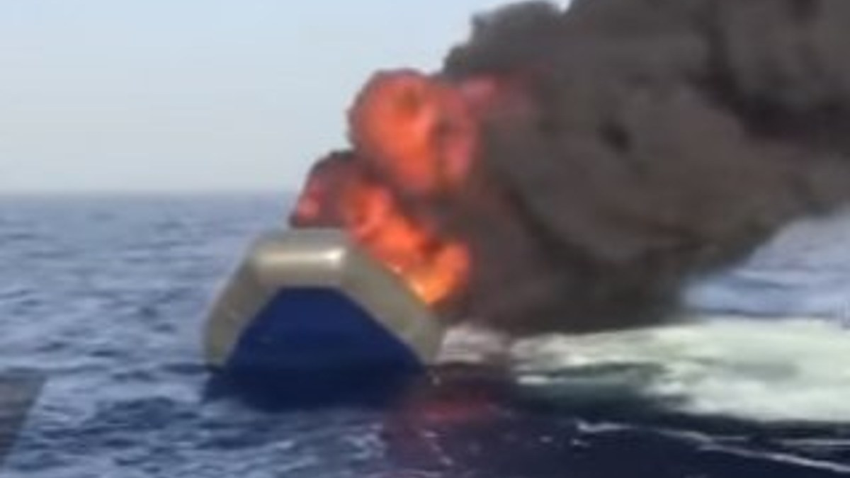 Libya'da mültecilerin botu yakıldı