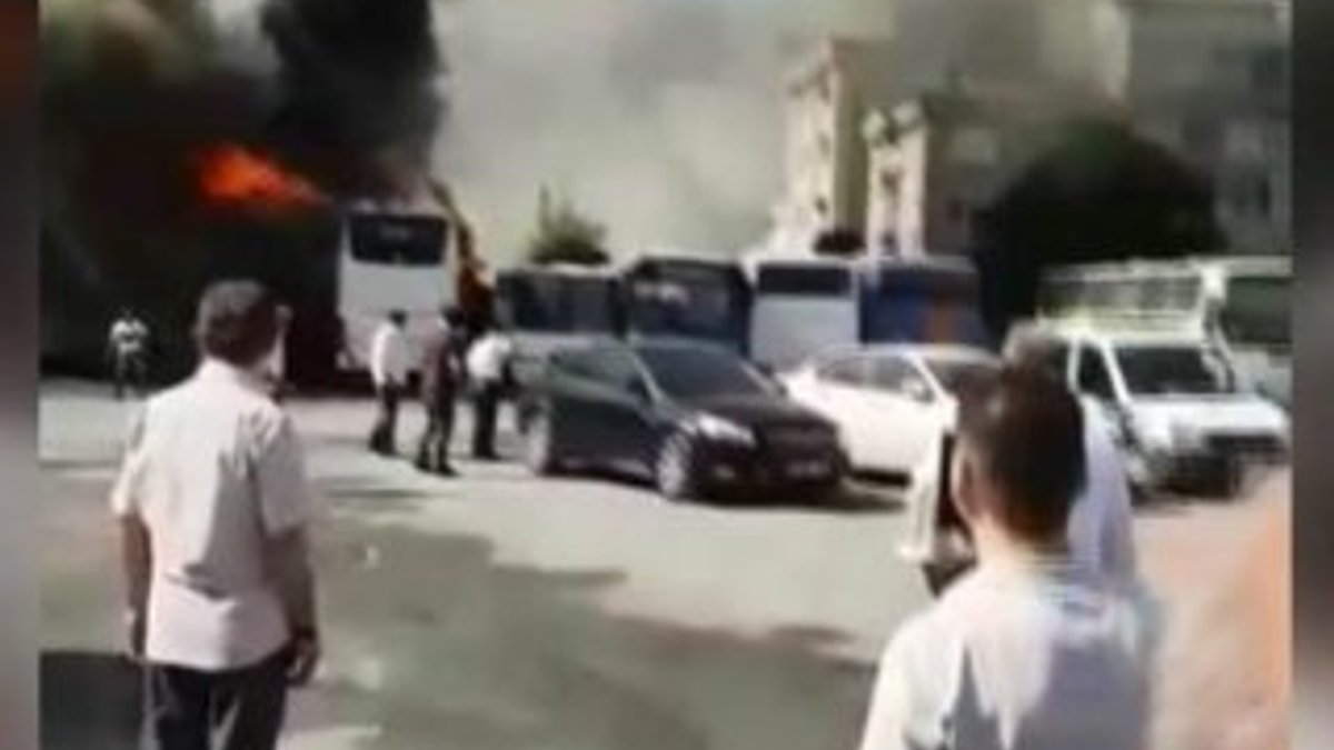 İstanbul Ayazağa'da 2 otobüs ve 2 midibüs yandı