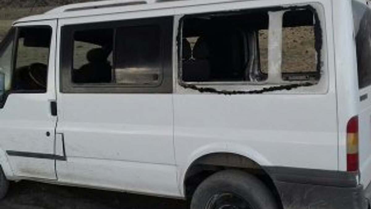 Ağrı'da teröristler minibüse ateş açtı