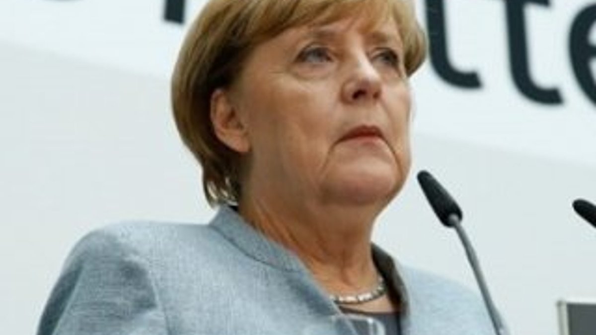 Angela Merkel koalisyon görüşmelerine hazırlanıyor