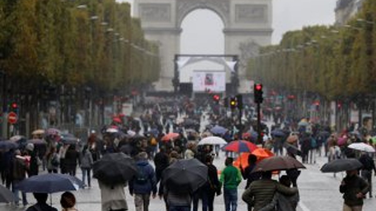 Paris merkezi araç trafiğine kapatıldı