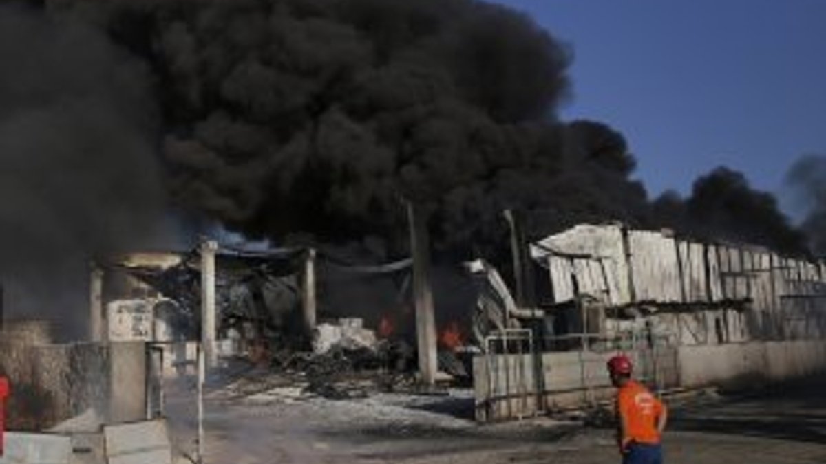 Adana'da boya fabrikasında yangın