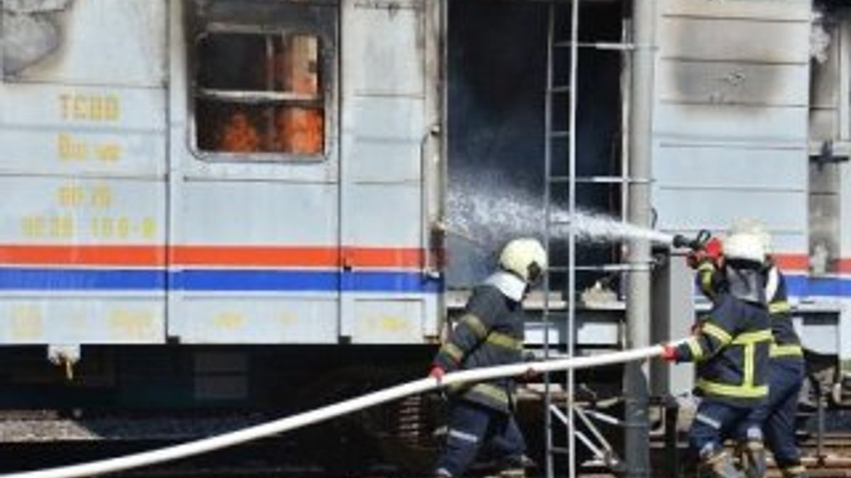 Servis vagonu yandı, yolcular görüntü çekti