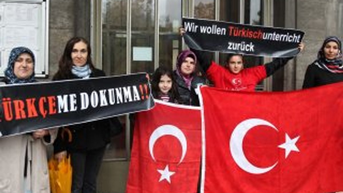 Almanya'da 'Türkçeme dokunma' protestosu