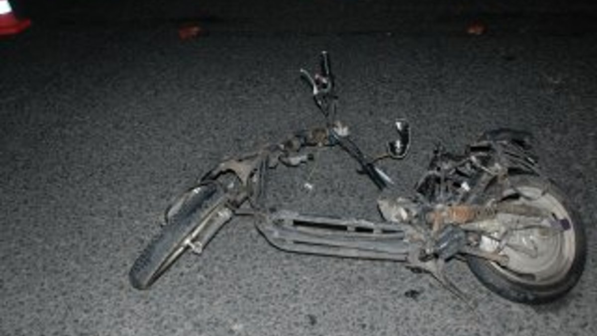 Otomobil elektrikli bisiklete çarptı: 2 kişi öldü