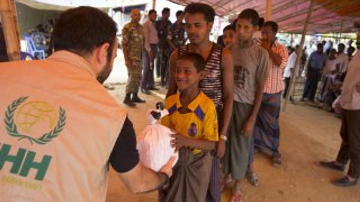 İHH Arakan’da 270 bin kişiye yardım ulaştırdı