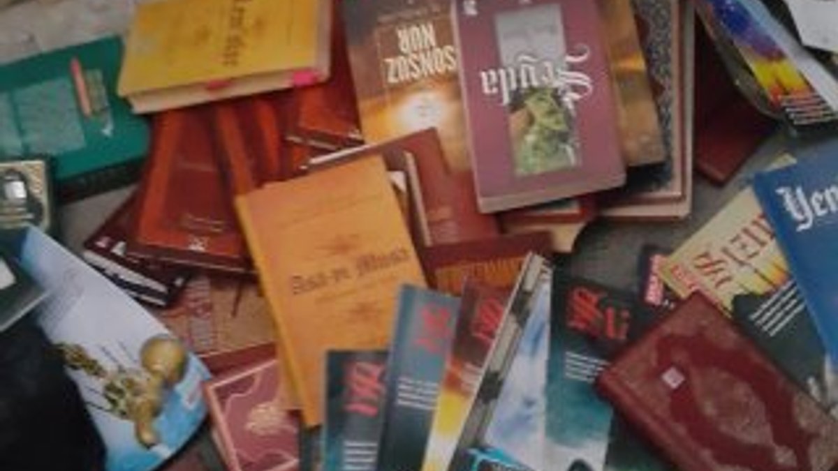 Adana'da esrar ve FETÖ kitapları ele geçirildi