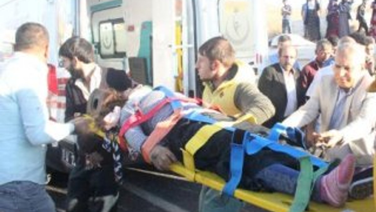 Şanlıurfa’da işçi servisi devrildi: 14 yaralı