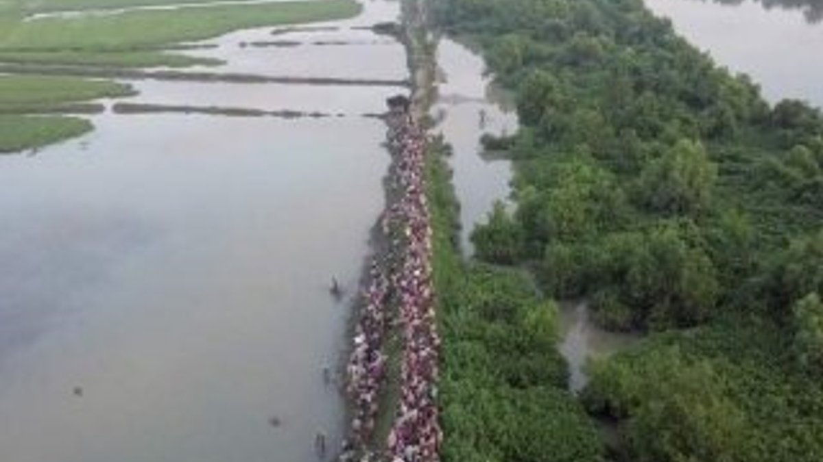 Myanmar'dan kaçan Müslümanlar havadan görüntülendi