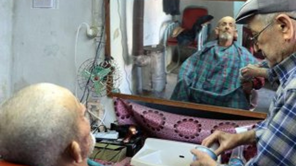 Aydın'da 10 metrekarelik dükkanda 60 yıldır çalışıyor