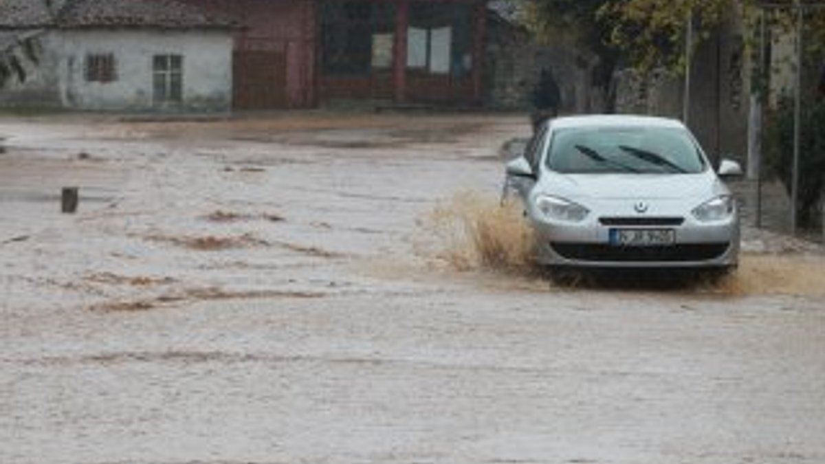 Kırklareli'nde şiddetli yağış hayatı olumsuz etkiliyor