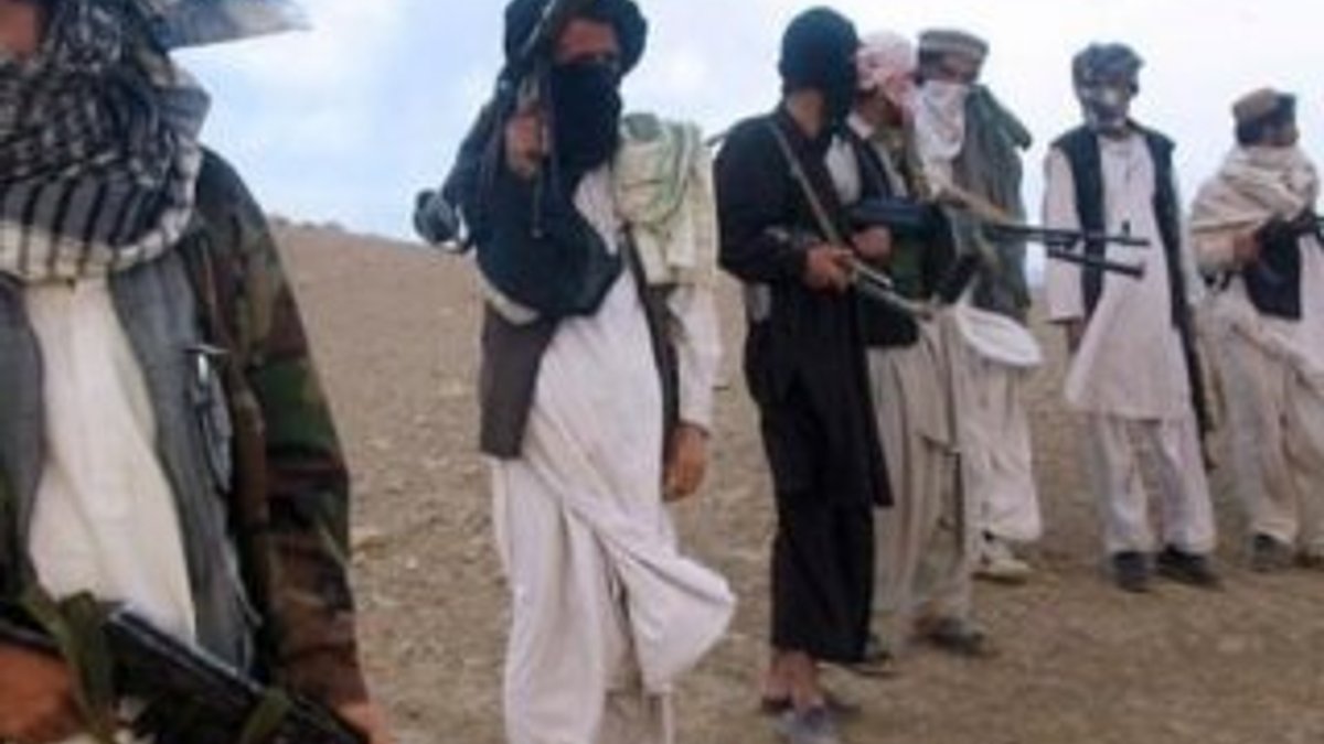Afganistan'da Taliban karakola saldırdı