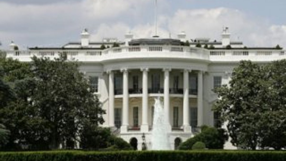 Beyaz Saray'a çıkan yollar kapatıldı