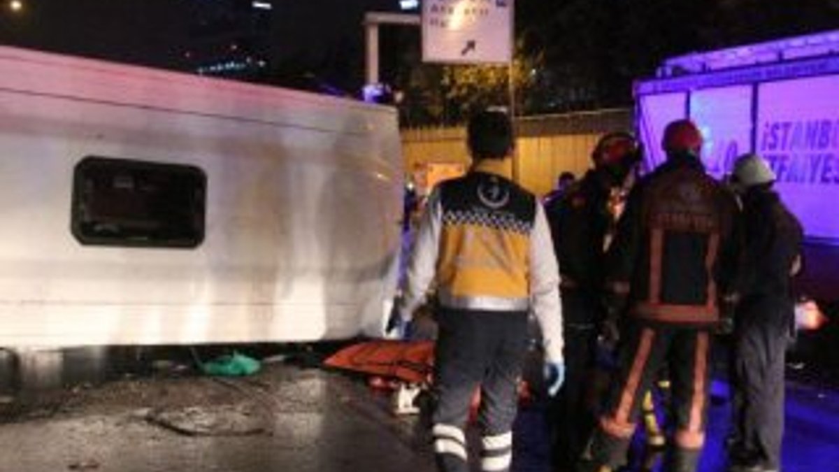 Bostancı'da midibüs devrildi: 3 ölü 17 yaralı