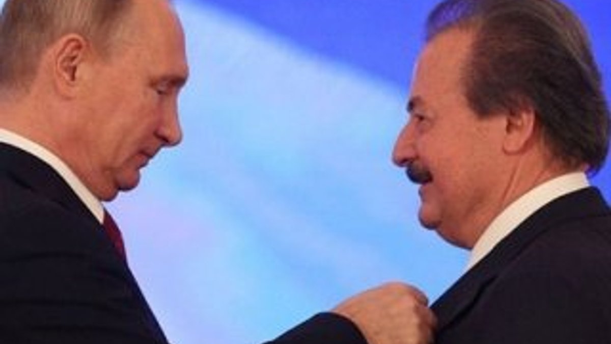 Cavit Çağlar Putin'den dostluk nişanı aldı