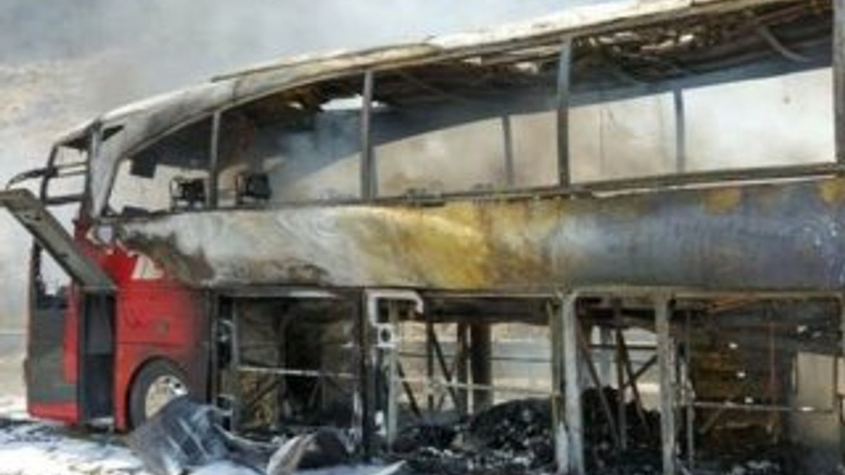 Mersin'de yanan otobüse taşıma suyla söndürme