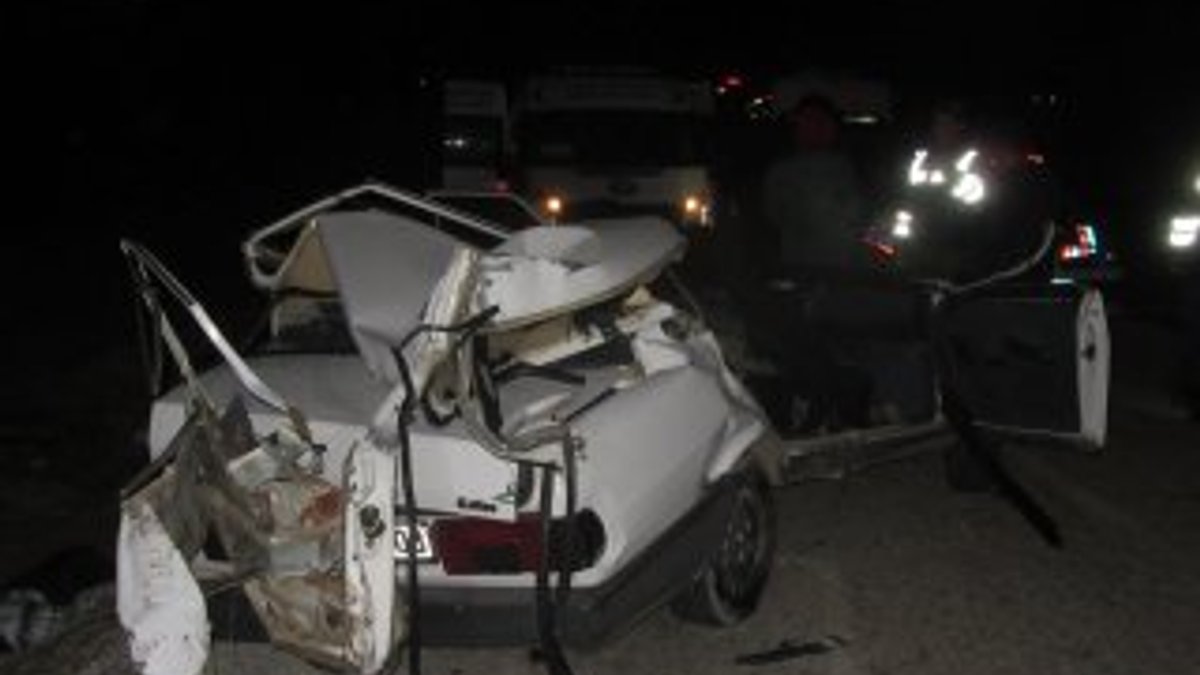 Pancar yüklü traktör ile otomobil çarpıştı 2 ölü 2 yaralı