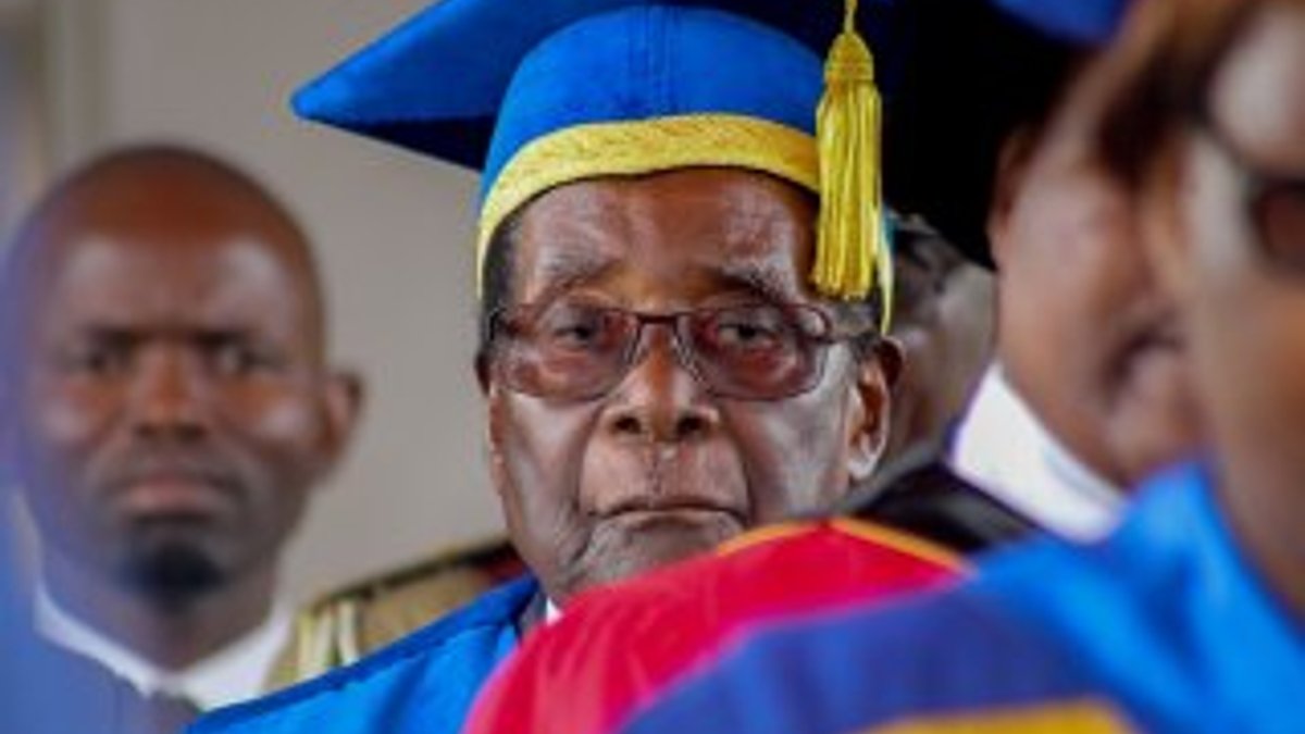 Zimbabve'de Mugabe darbe sonrası ilk kez halk arasında