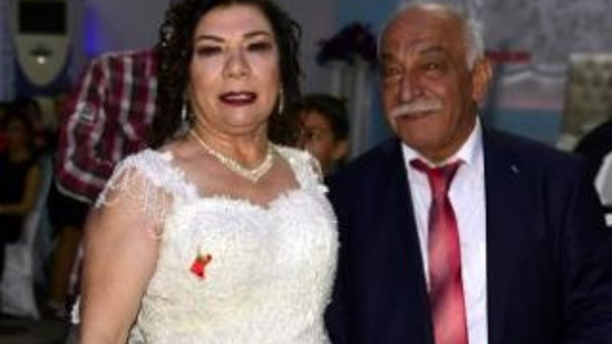 67 yaşında gelinlik giyip düğün yaptı