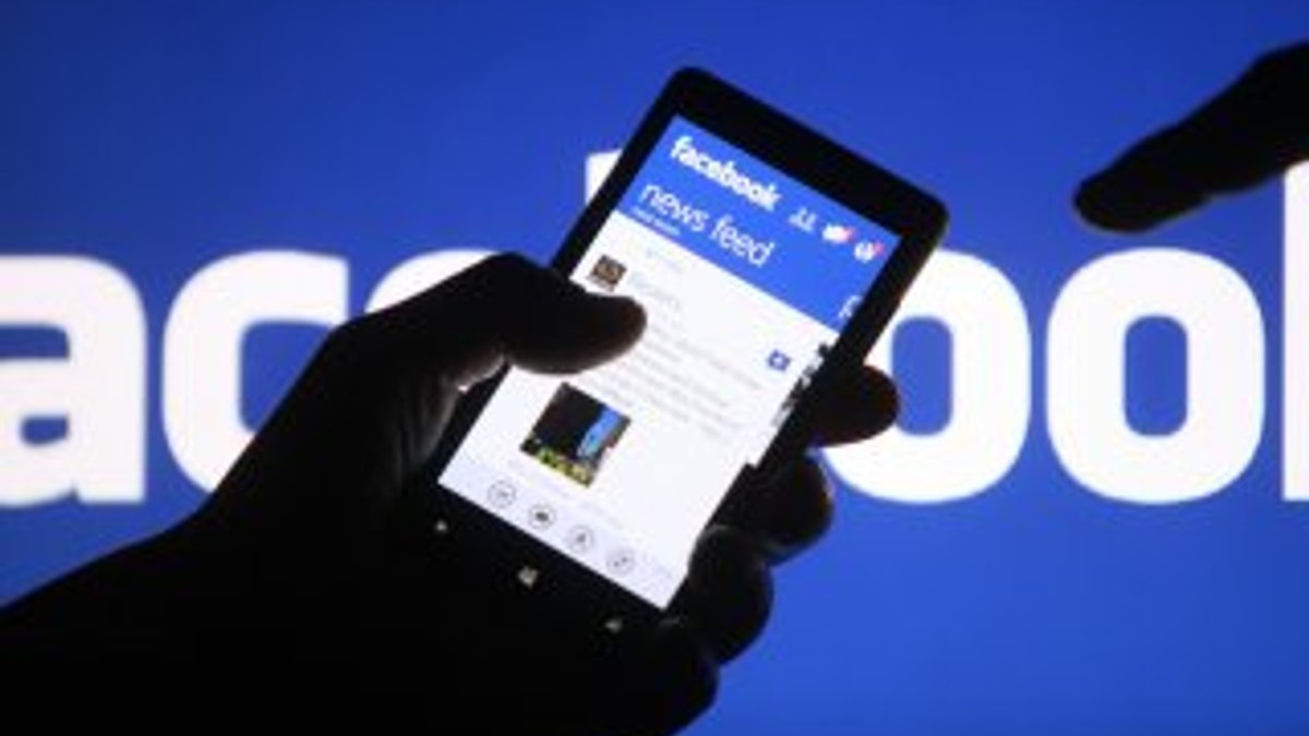 Facebook reklamcılar için kullanıcı bilgilerini topluyor