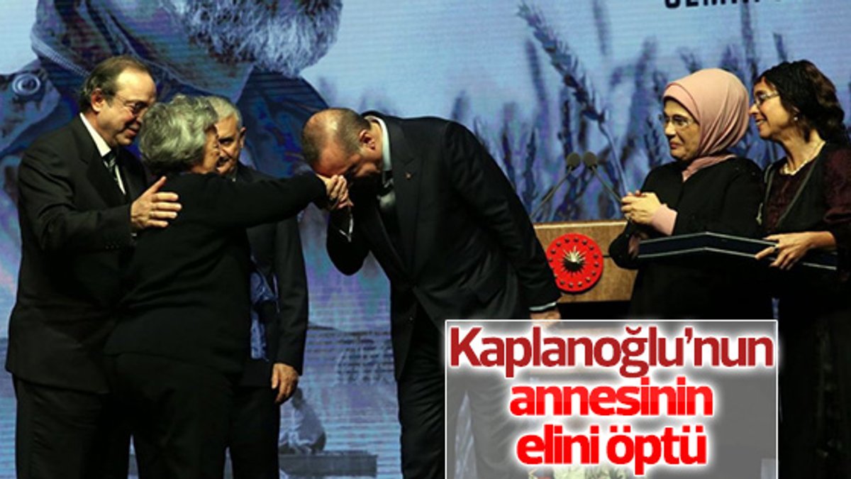 Cumhurbaşkanı Erdoğan Kaplanoğlu'nun annesinin elini öptü