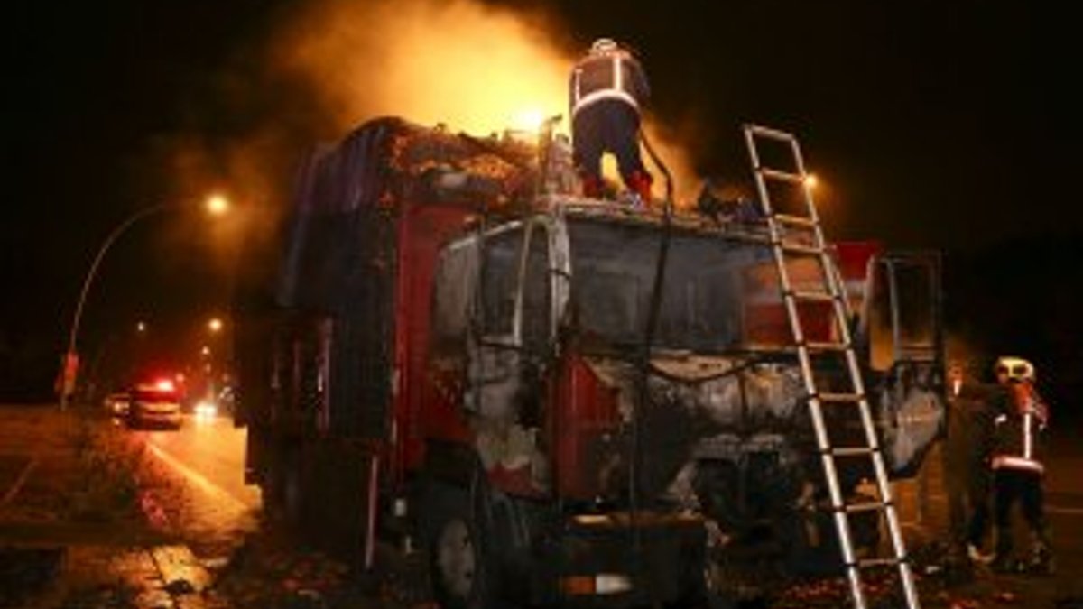 Ankara'da domates yüklü kamyon yandı