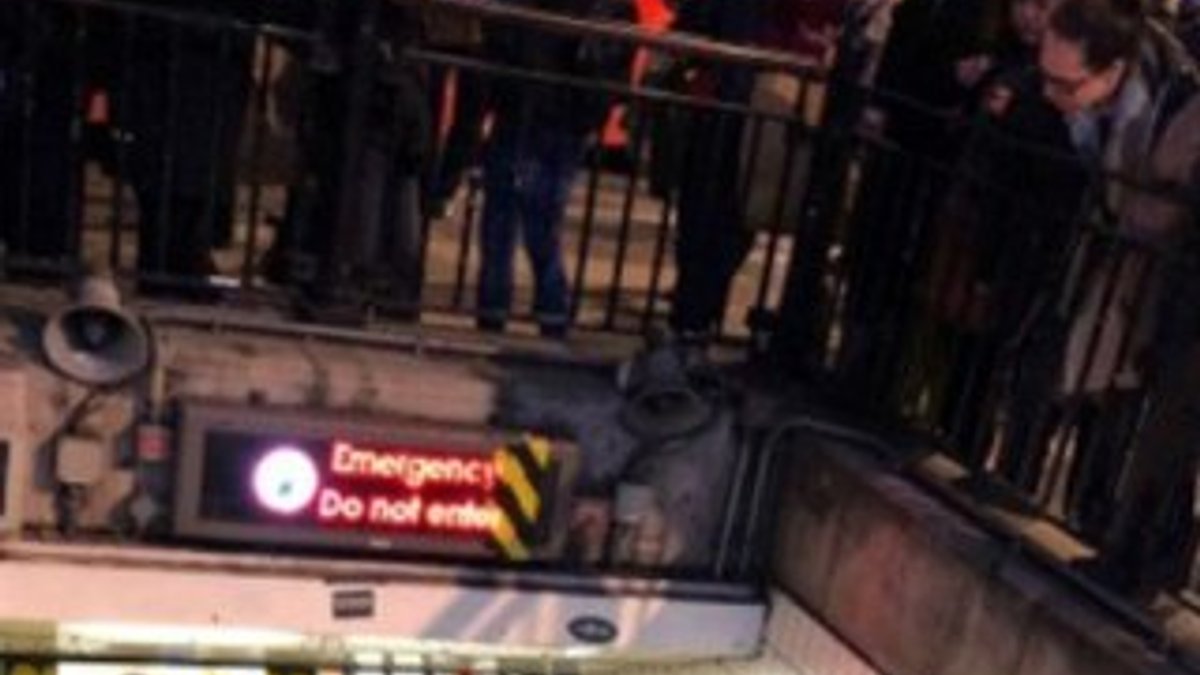 Londra'da metro istasyonunda panik