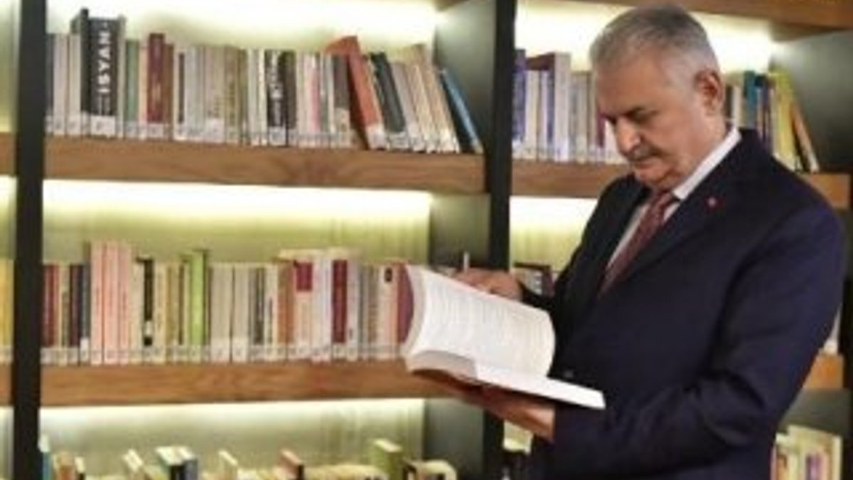 Başbakan Yıldırım'dan kütüphane ziyareti