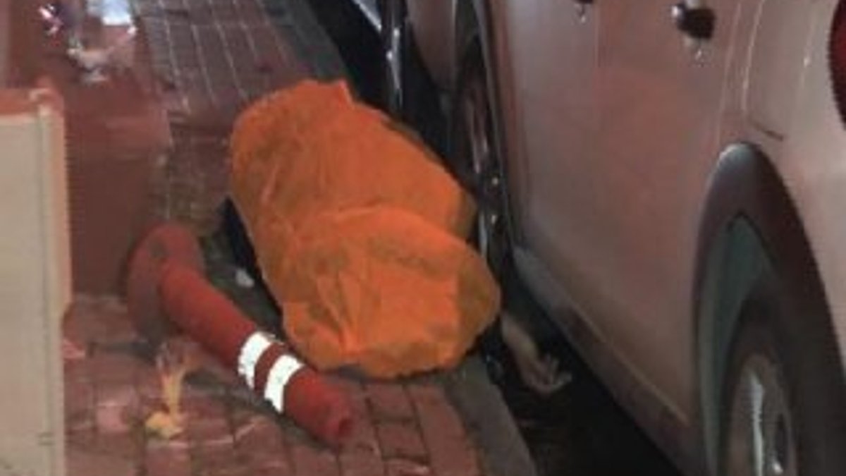 Fatih'te kaldırımda erkek cesedi bulundu