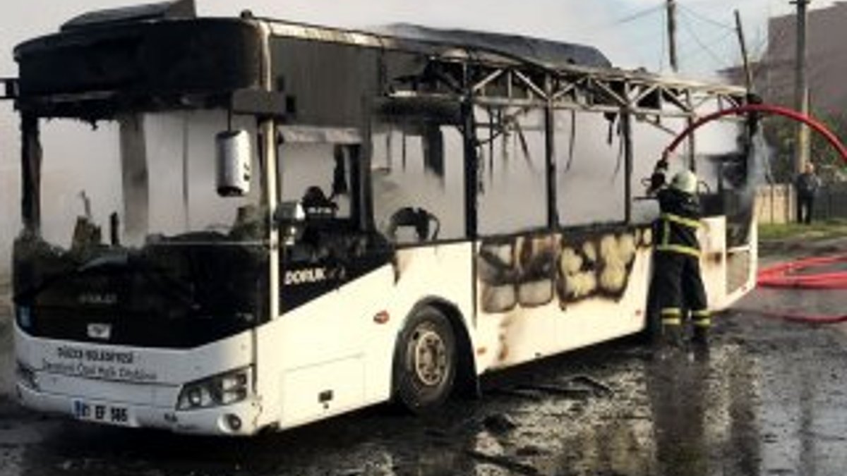 Düzce'de seyir halindeki halk otobüsü alev aldı