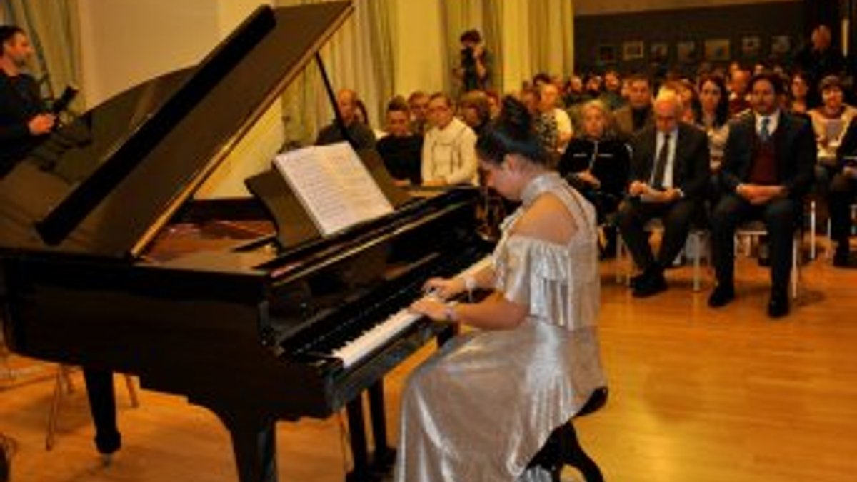 Otizmli Türk piyanist Budapeşte'de konser verdi