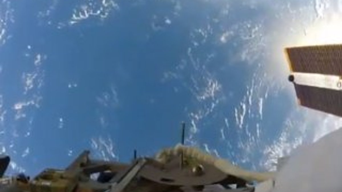 NASA astronotu uzay yürüyüşü sırasında Dünya'yı görüntüledi