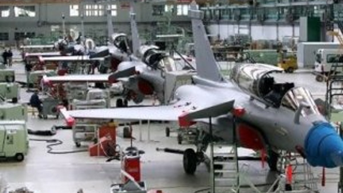 Fransa Katar'a savaş uçakları ile zırhlı araçlar satıyor