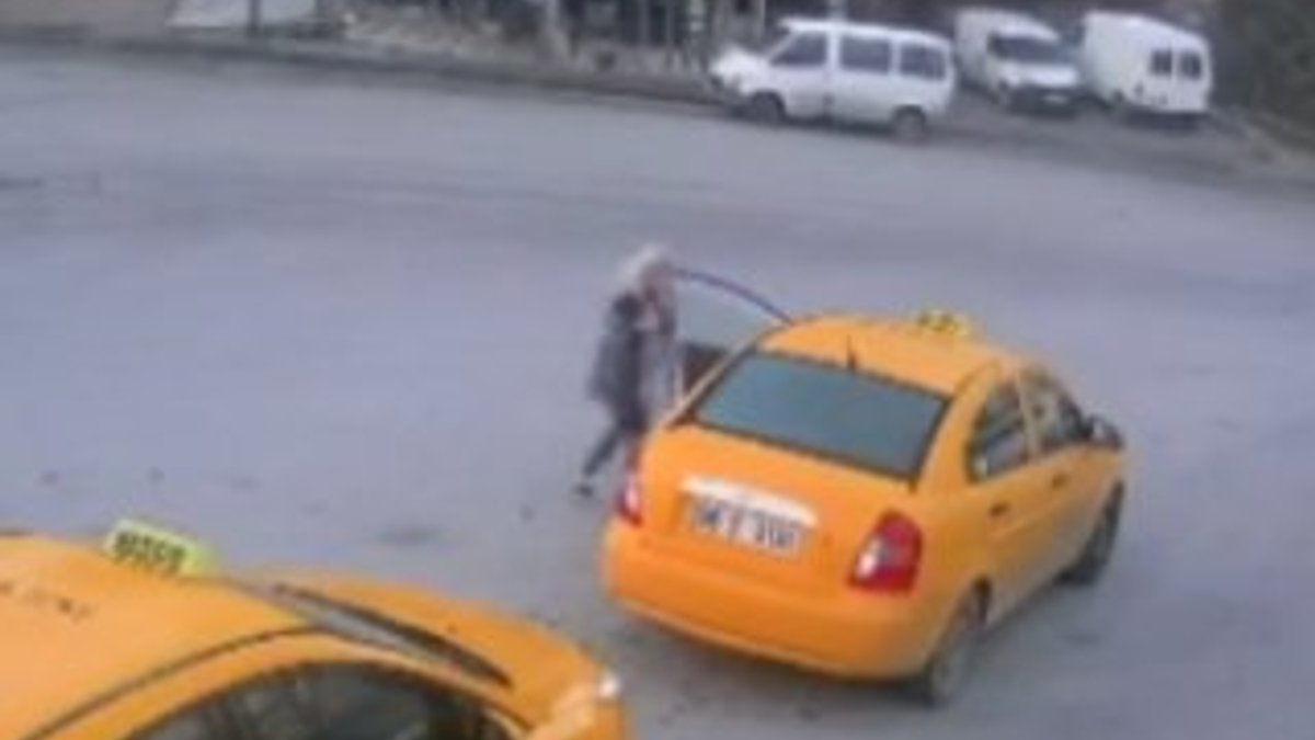 Ankara'da alkollü kadın park halindeki taksiyi kaçırdı