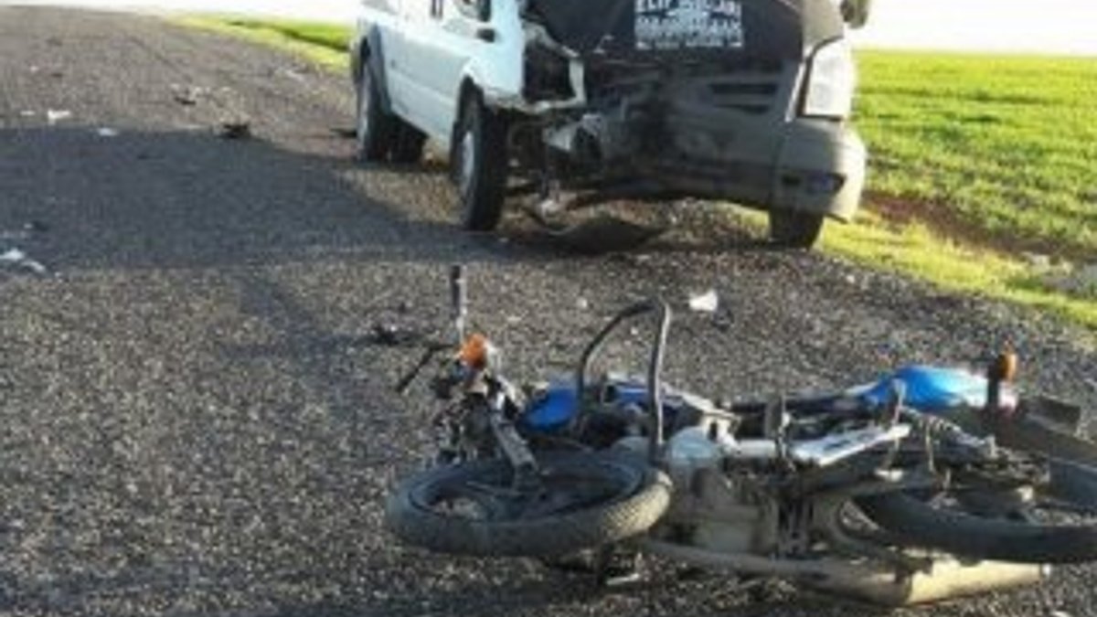 Minibüs ile motosiklet çarpıştı: 1 ölü
