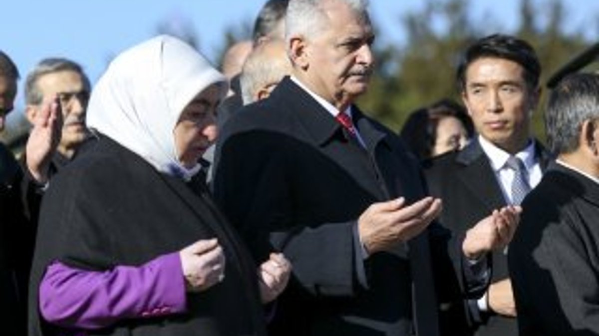 Başbakan Güney Kore'de Türk şehitlere dua etti