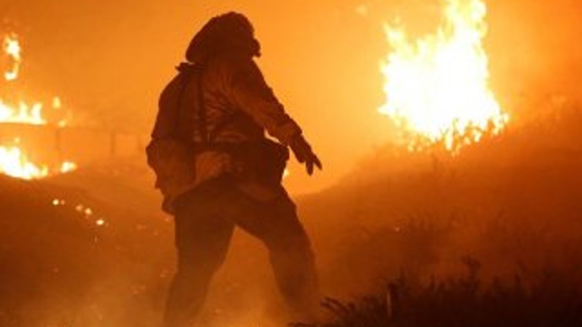 Kaliforniya'da yangın felaketi giderek büyüyor