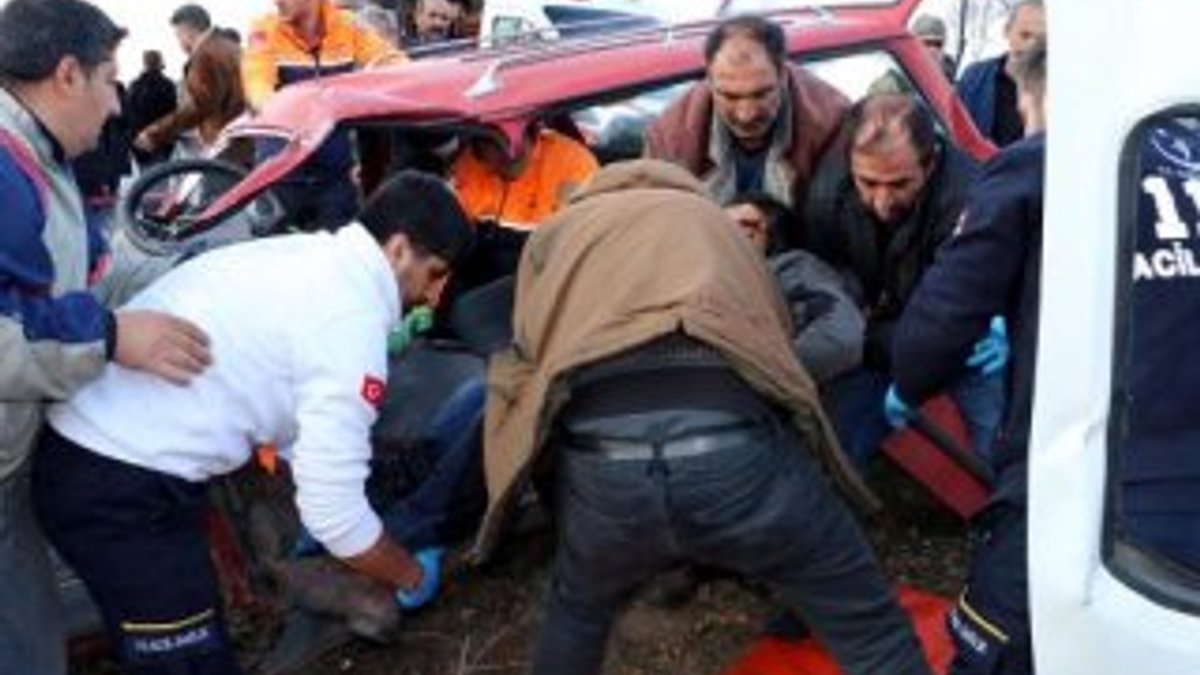 Erzincan'da trafik kazası: 2 ölü 4 yaralı