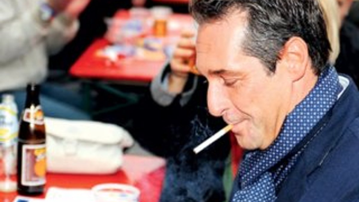 Avusturya'da sigaralı koalisyon pazarlığı