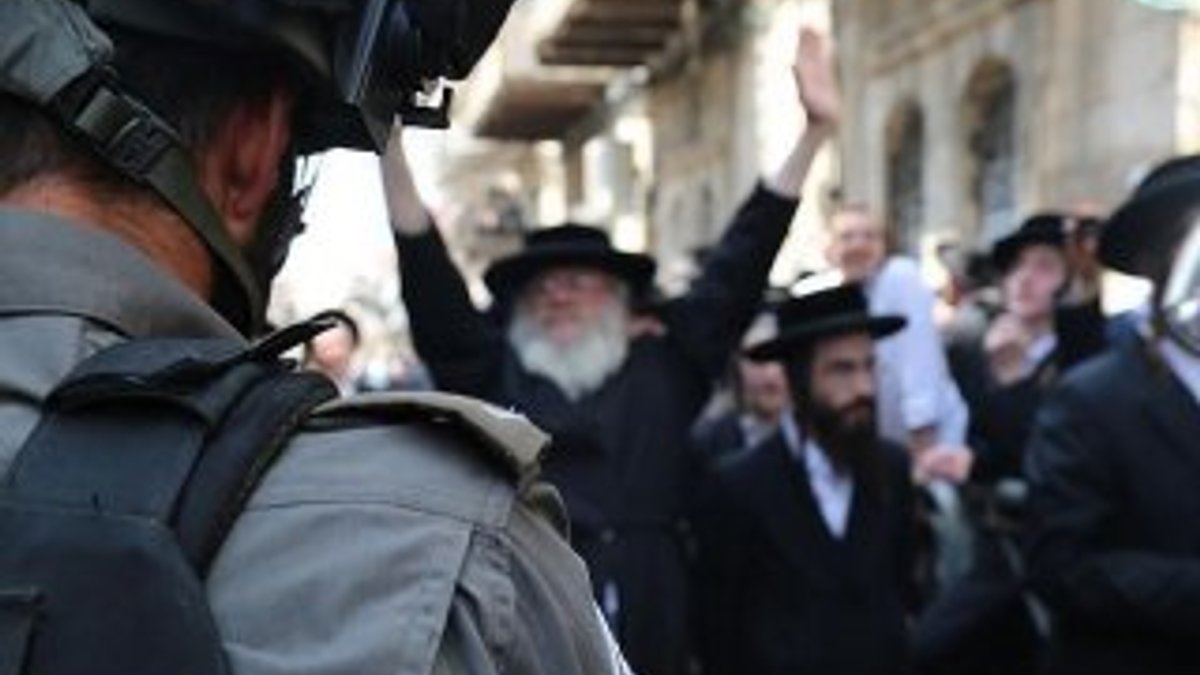Fanatik Yahudiler polis eşliğinde Mescid-i Aksa'yı bastı