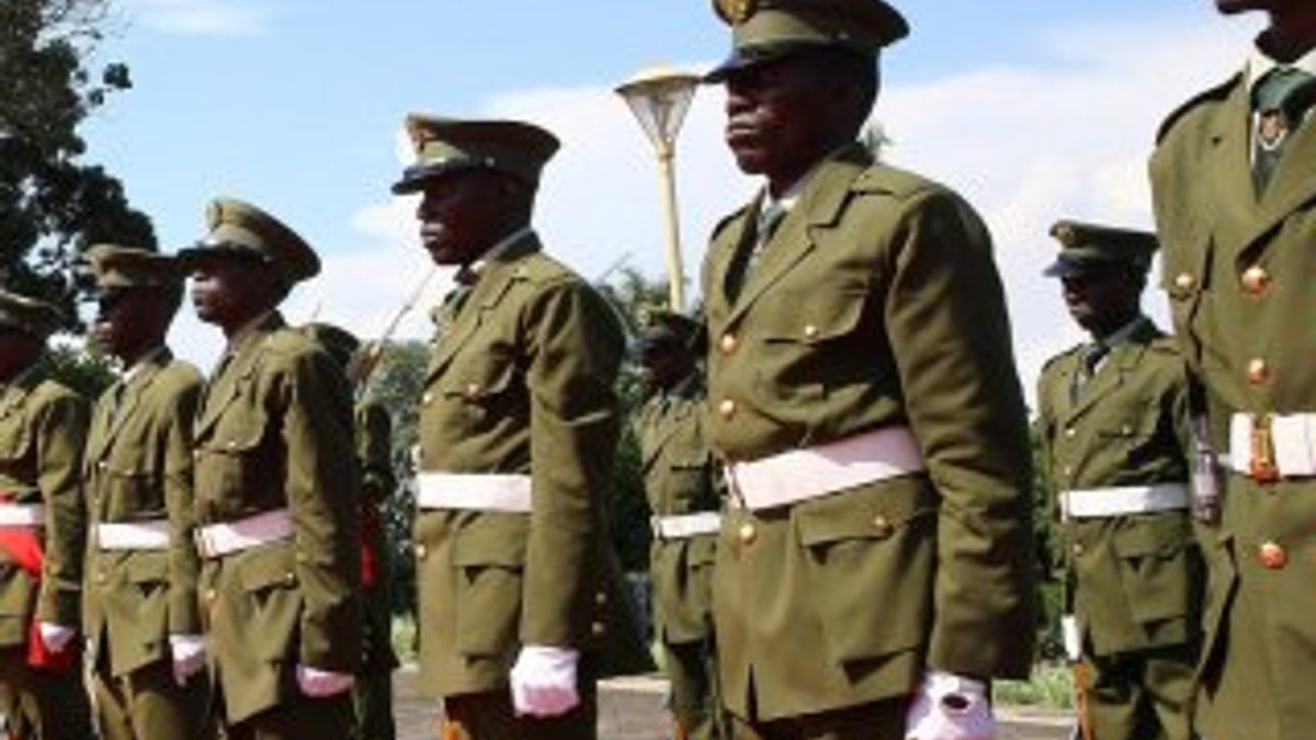Uganda’da ordu parlamentoyu bastı